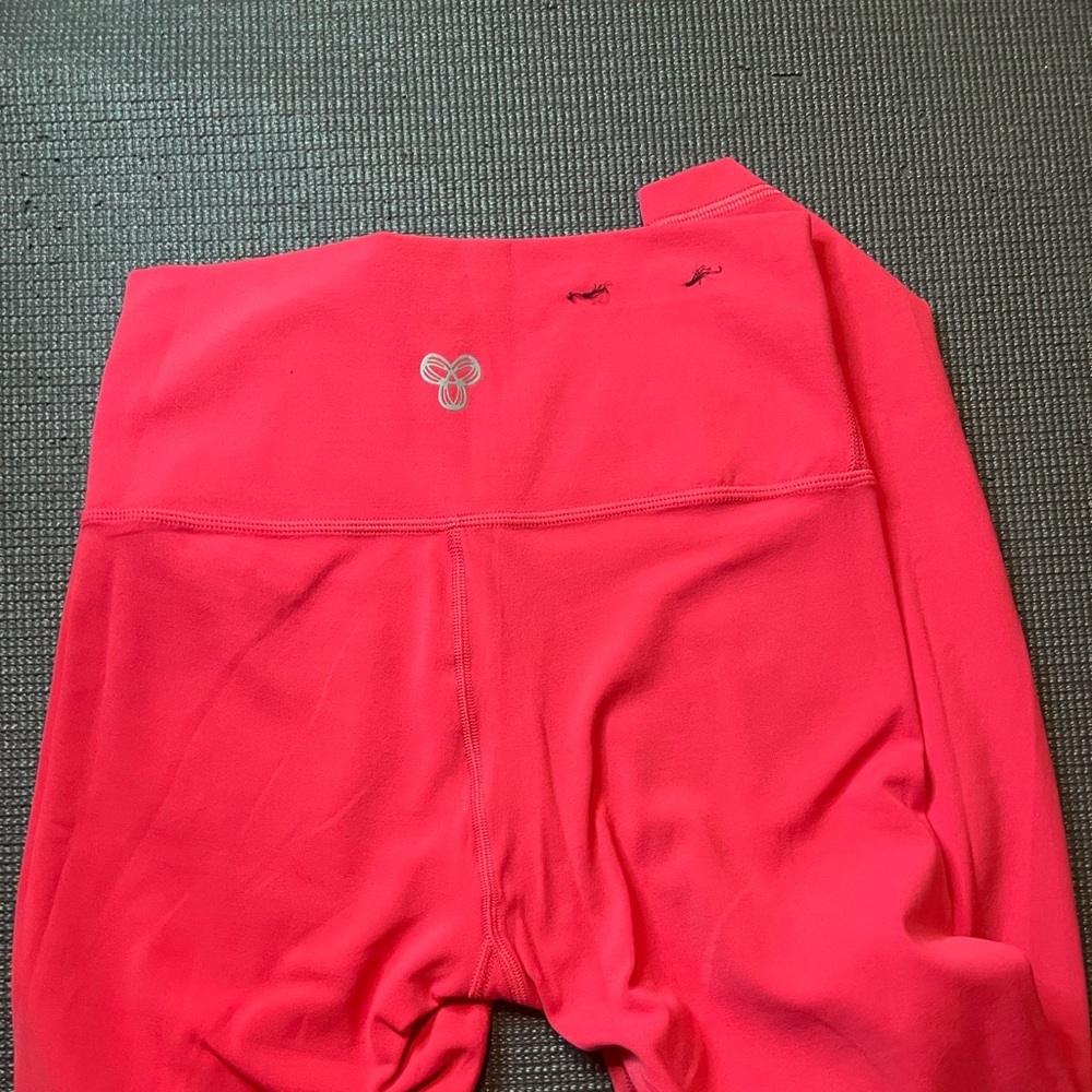 Aritzia pink leggings - Picture 2 of 3